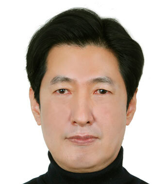 研究者の顔画像