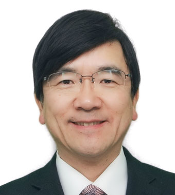 研究者の顔画像