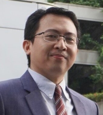 研究者の顔画像