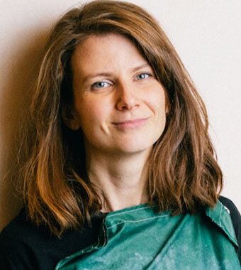 研究者の顔画像