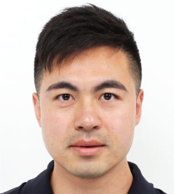 研究者の顔画像