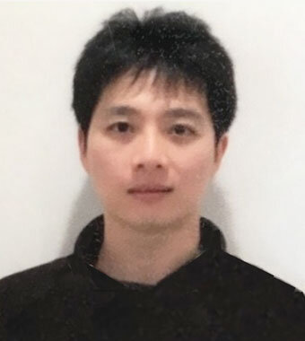 研究者の顔画像