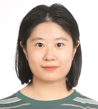 研究者の顔画像