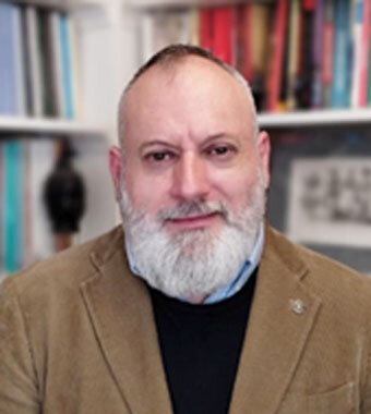 研究者の顔画像