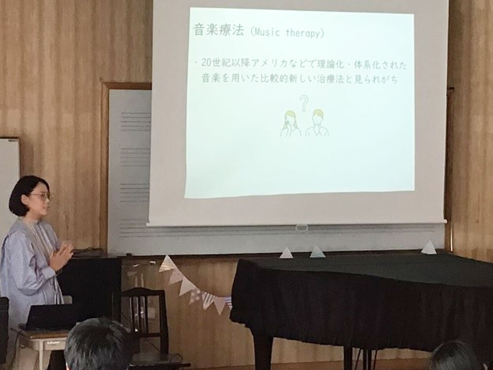 京都府立南丹高等学校での光平有希助教の出前授業の様子